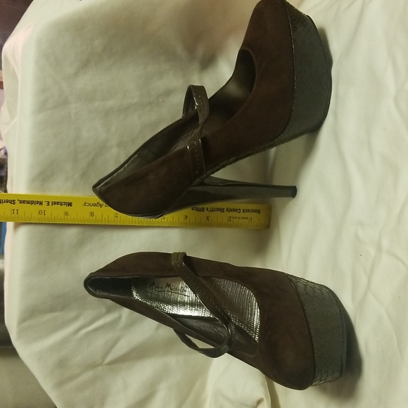 Shoes - Picture 1 of 2